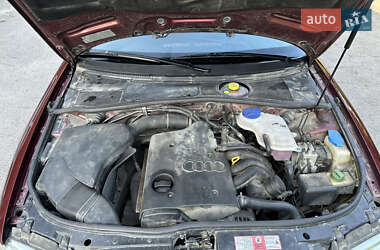 Седан Audi A4 1999 в 
