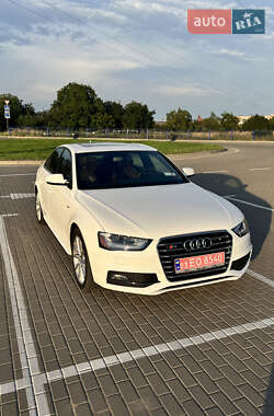Седан Audi A4 2014 в Нововолынске