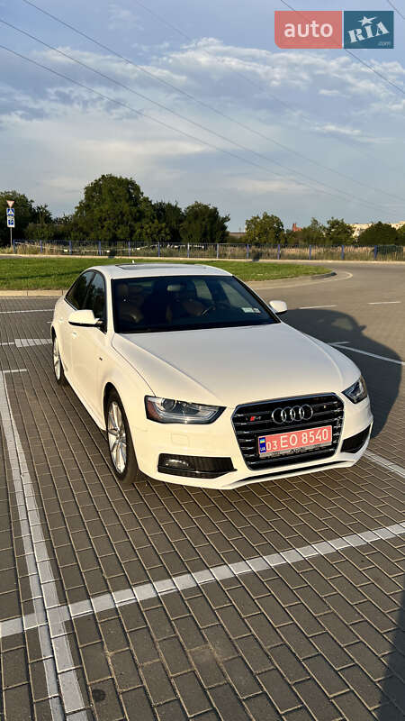 Седан Audi A4 2014 в Нововолынске