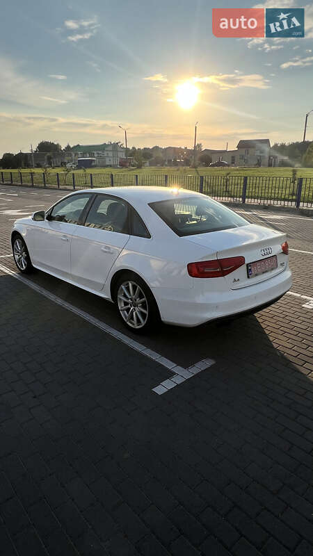 Седан Audi A4 2014 в Нововолынске