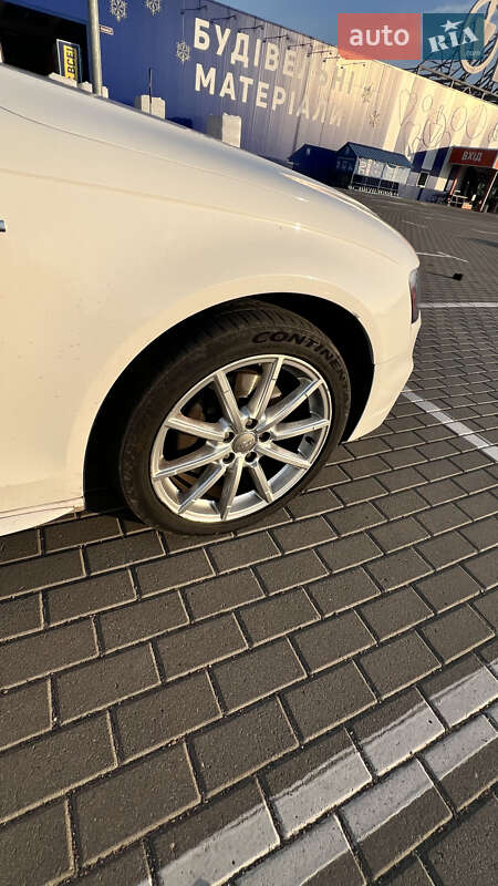 Седан Audi A4 2014 в Нововолынске
