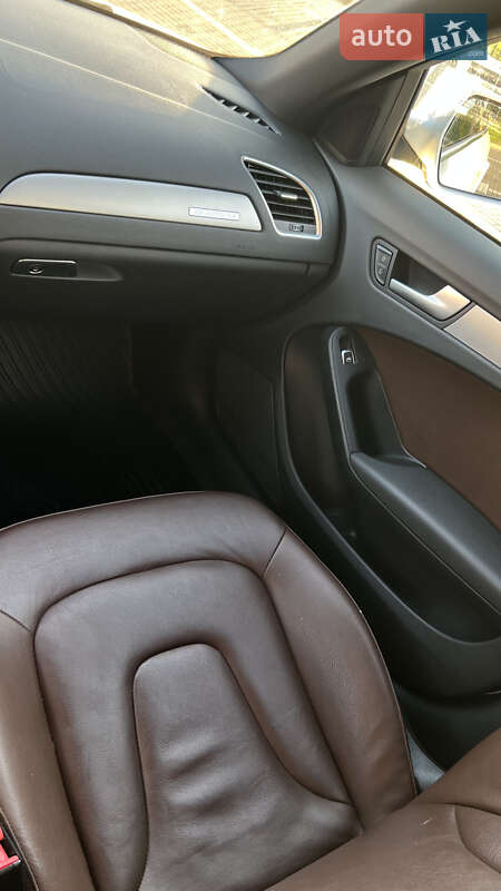 Седан Audi A4 2014 в Нововолынске