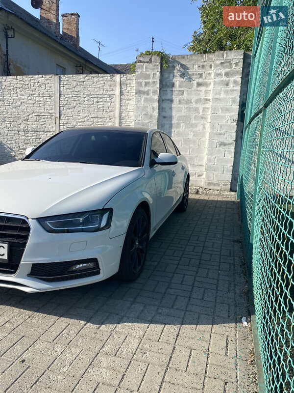 Седан Audi A4 2012 в Днепре