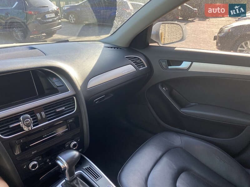 Седан Audi A4 2012 в Днепре