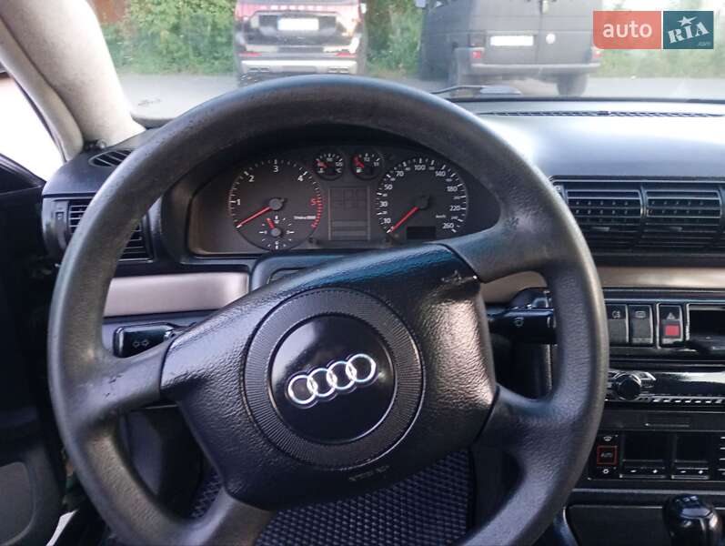 Седан Audi A4 1999 в Ровно