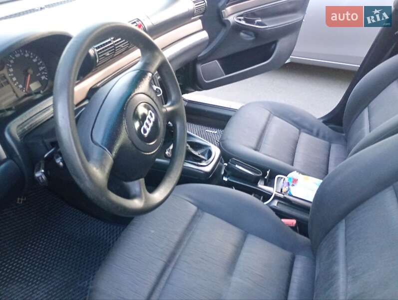 Седан Audi A4 1999 в Ровно