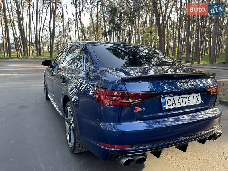 Седан Audi A4 2017 в Киеве