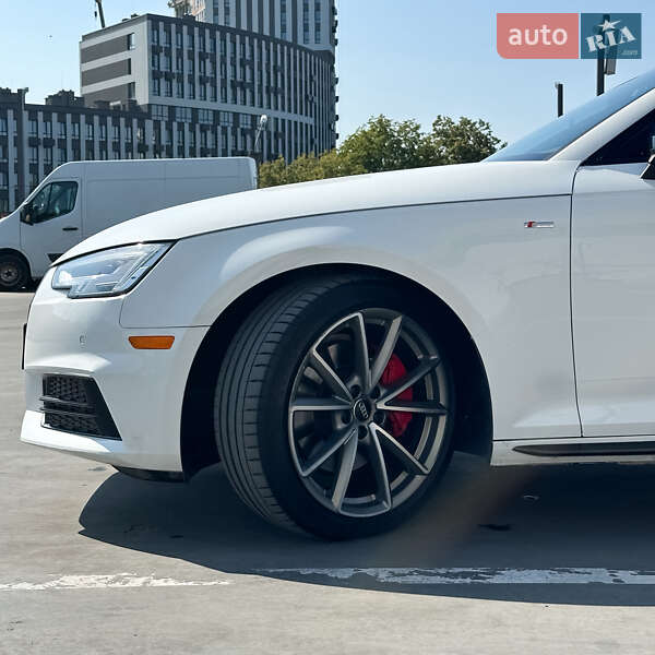 Седан Audi A4 2018 в Львове