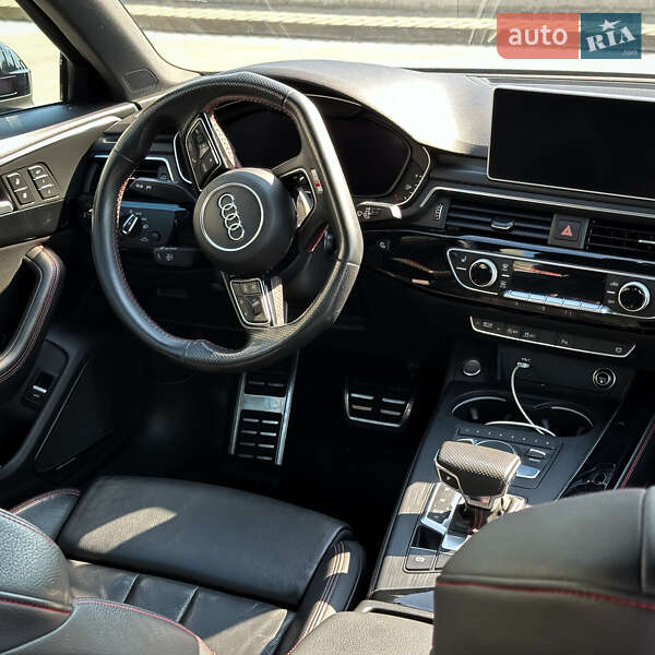 Седан Audi A4 2018 в Львове