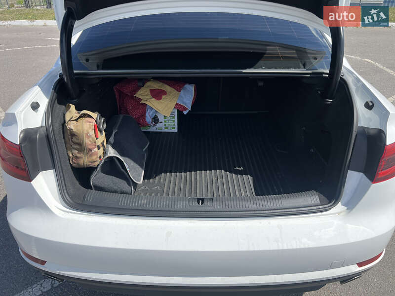 Седан Audi A4 2016 в Полтаве