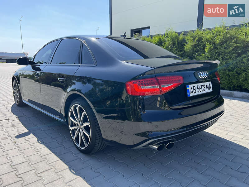 Седан Audi A4 2013 в 
