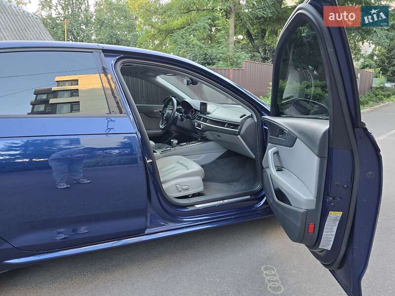 Седан Audi A4 2018 в Киеве