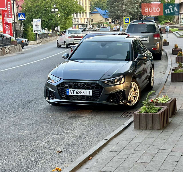 Седан Audi A4 2020 в Яремче