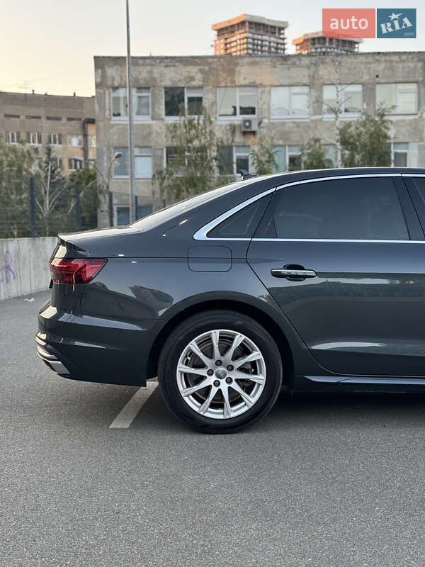 Седан Audi A4 2020 в Киеве