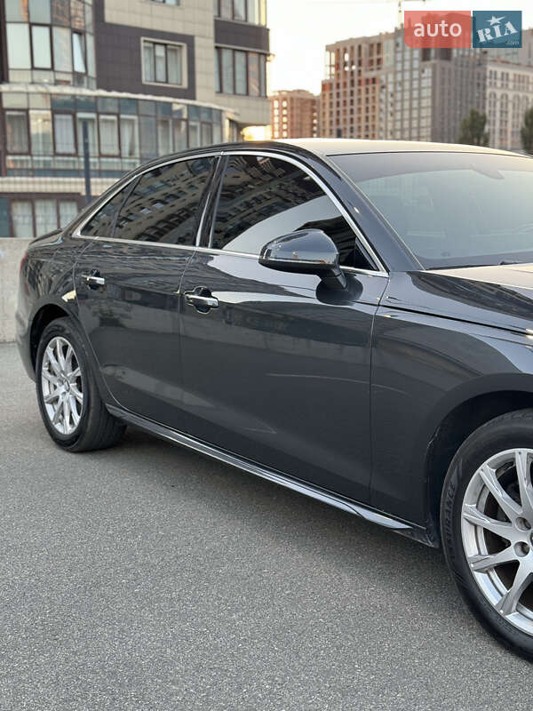 Седан Audi A4 2020 в Киеве