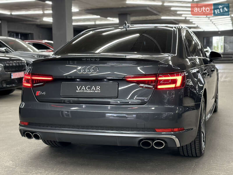 Седан Audi A4 2018 в Харкові