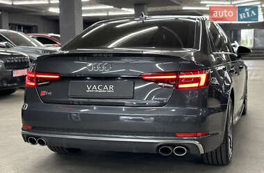 Седан Audi A4 2018 в 