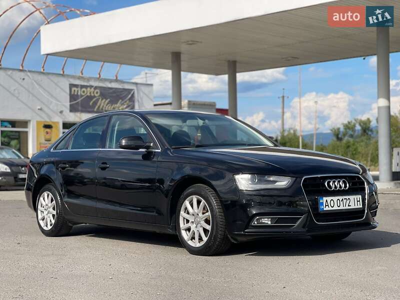 Седан Audi A4 2012 в Ужгороде