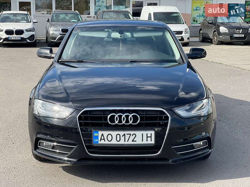Седан Audi A4 2012 в Ужгороде