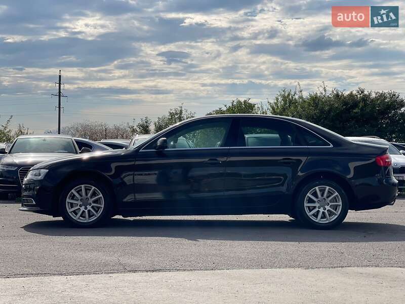 Седан Audi A4 2012 в Ужгороде