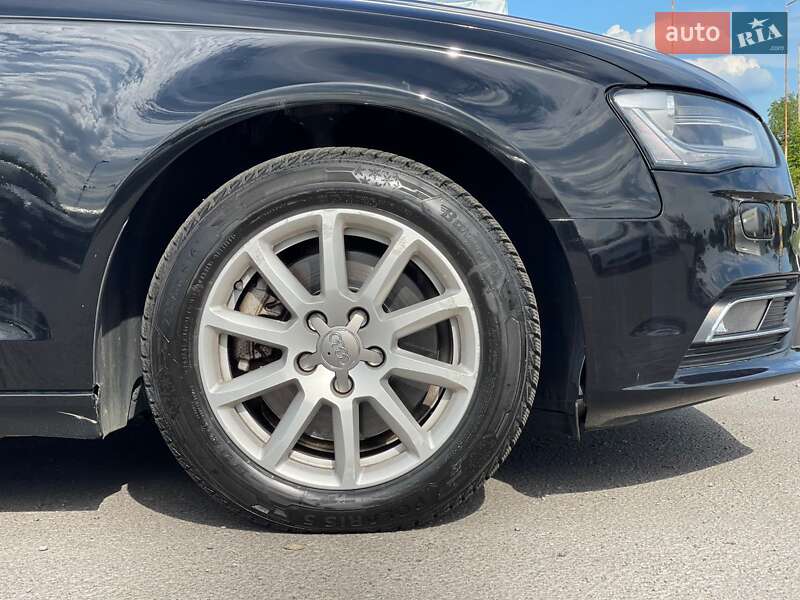 Седан Audi A4 2012 в Ужгороде