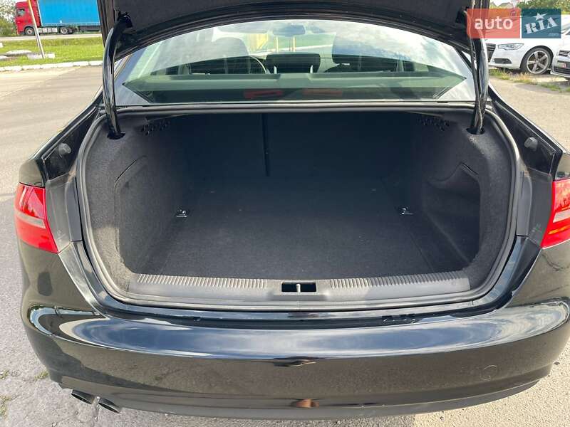 Седан Audi A4 2012 в Ужгороде