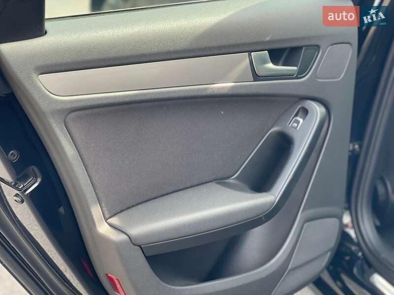 Седан Audi A4 2012 в Ужгороде