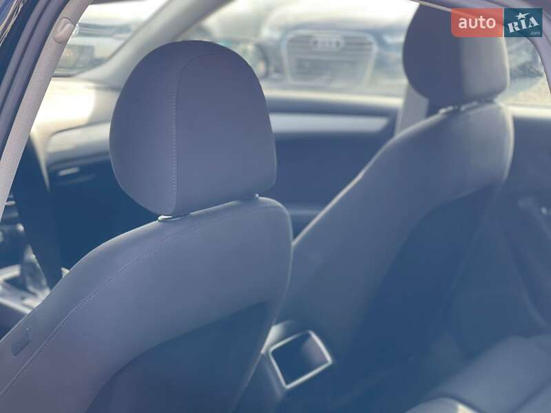 Седан Audi A4 2012 в Ужгороде