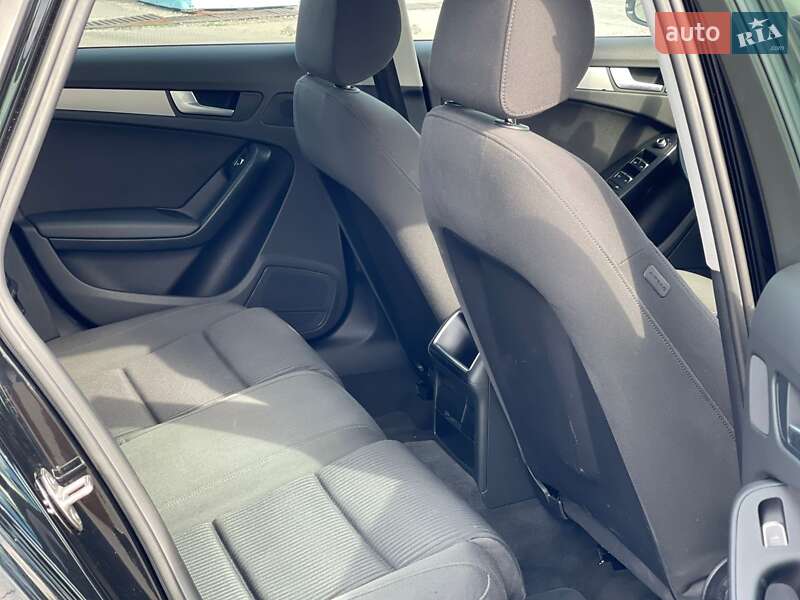Седан Audi A4 2012 в Ужгороде