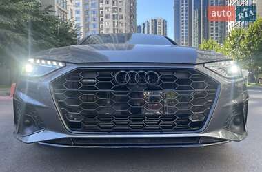 Седан Audi A4 2022 в 