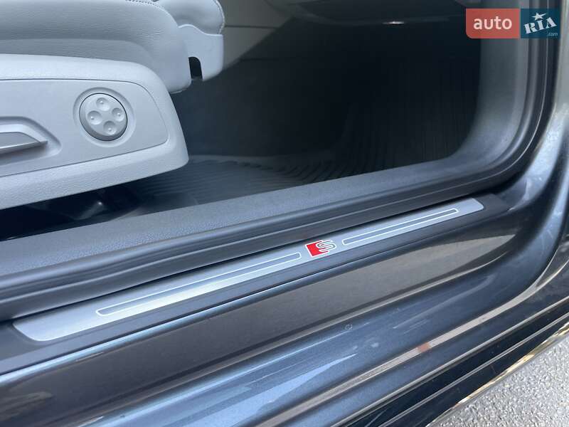 Седан Audi A4 2022 в Киеве