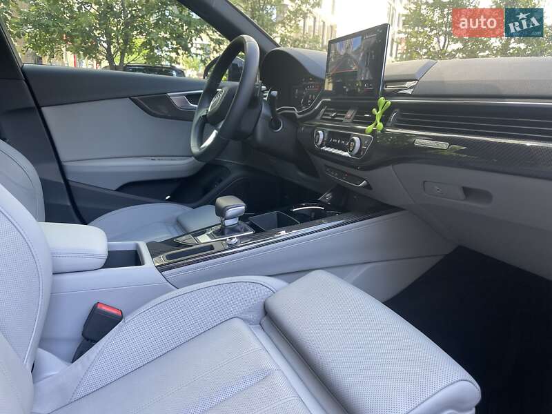 Седан Audi A4 2022 в Киеве