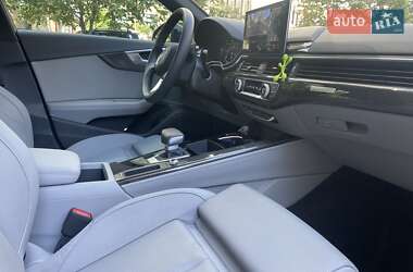 Седан Audi A4 2022 в 
