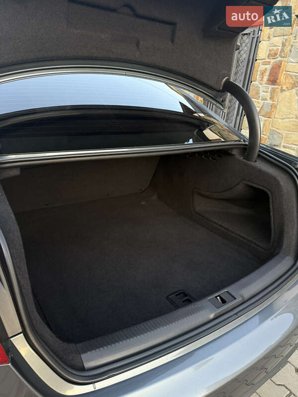 Седан Audi A4 2012 в Львове