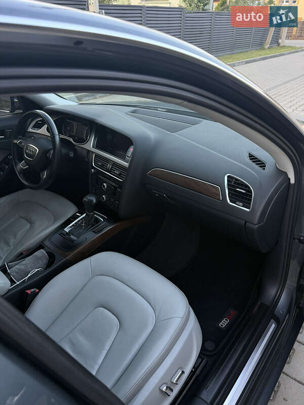 Седан Audi A4 2012 в Львове