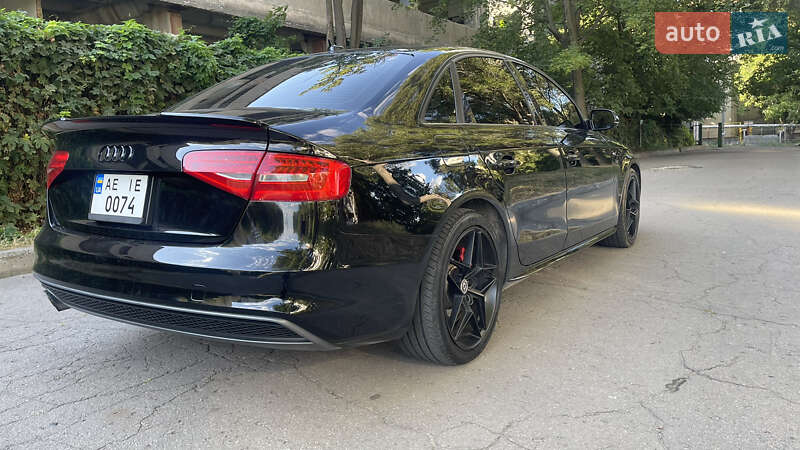 Седан Audi A4 2013 в Днепре