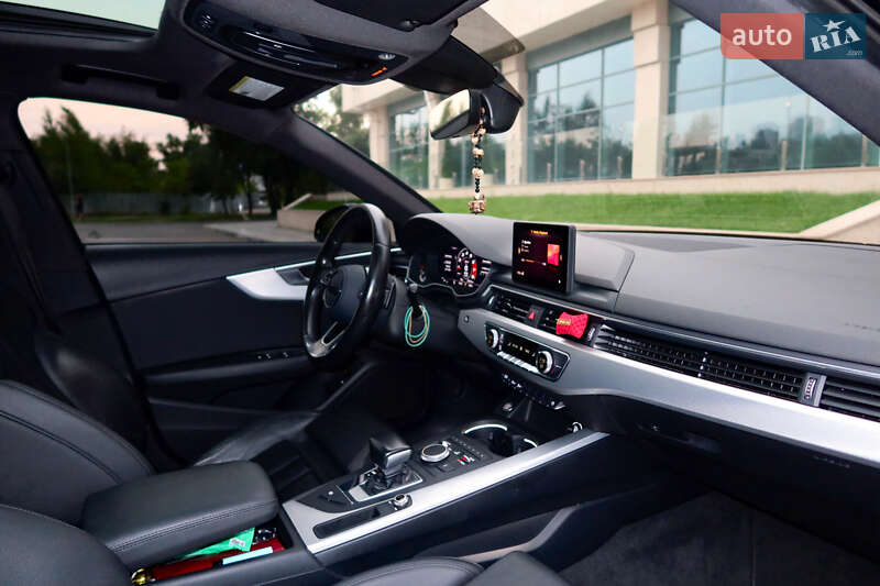Седан Audi A4 2017 в Днепре