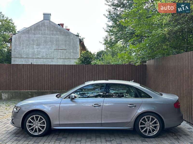 Седан Audi A4 2015 в Львове