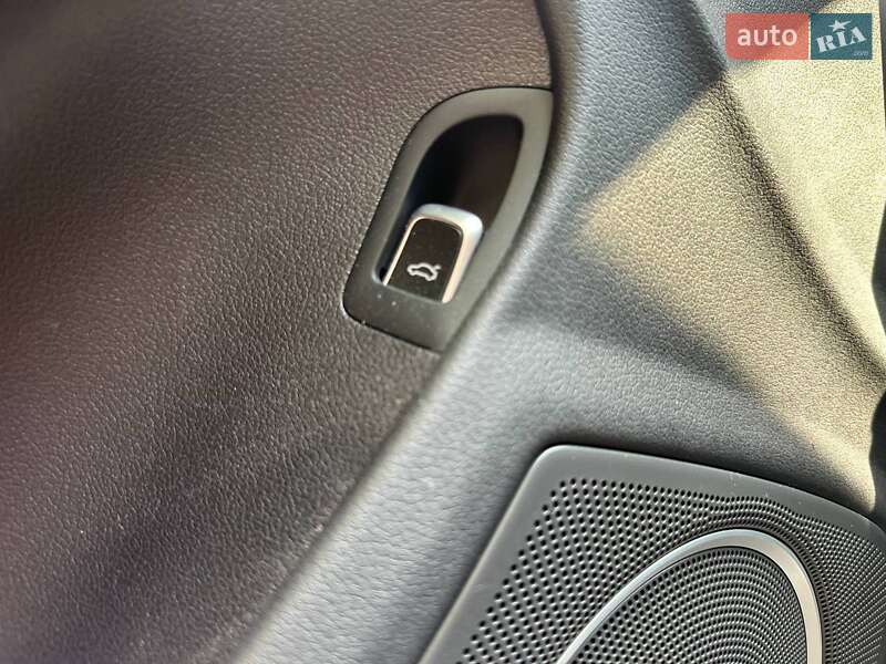 Седан Audi A4 2015 в Львове