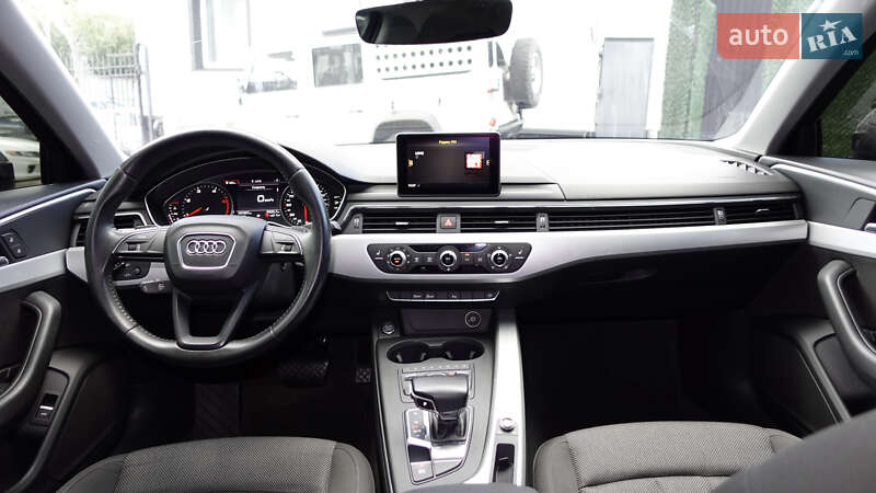 Седан Audi A4 2017 в Киеве