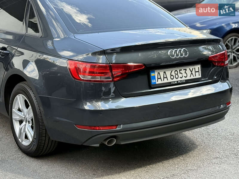 Седан Audi A4 2017 в Киеве