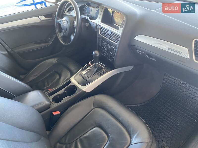 Седан Audi A4 2011 в Николаеве