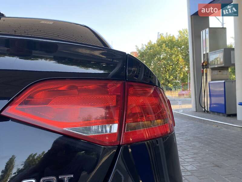 Седан Audi A4 2011 в Николаеве