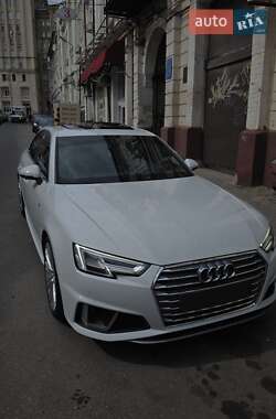 Седан Audi A4 2019 в 