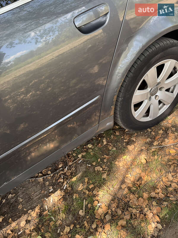 Седан Audi A4 2001 в Чугуеве
