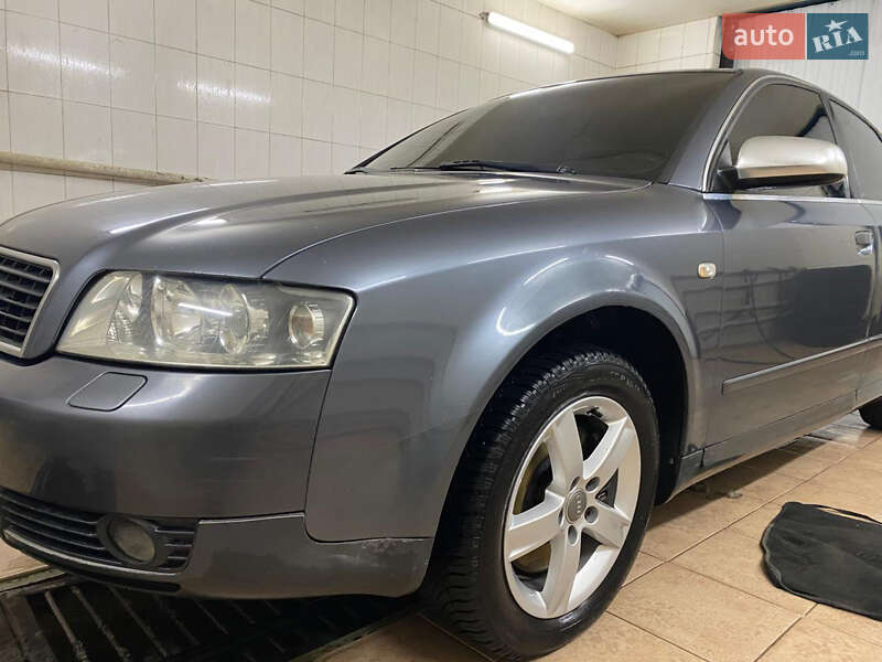 Седан Audi A4 2001 в Чугуеве