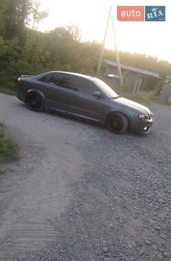 Седан Audi A4 2001 в 