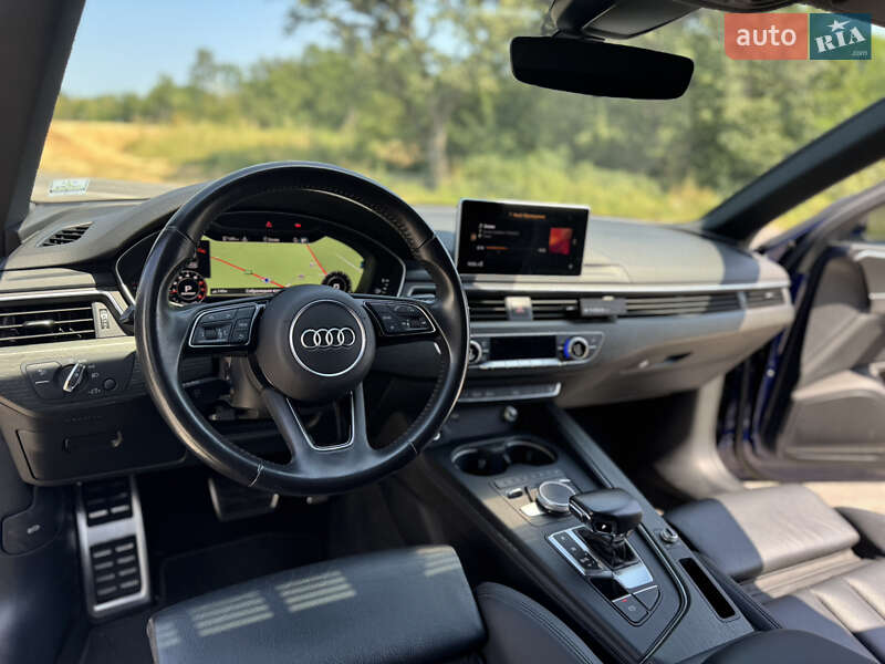 Седан Audi A4 2019 в Ужгороді