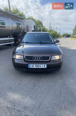 Седан Audi A4 1997 в 