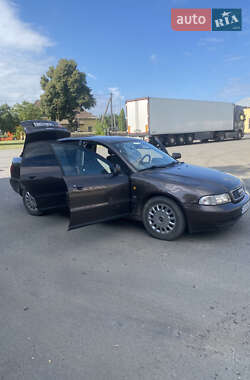 Седан Audi A4 1997 в 